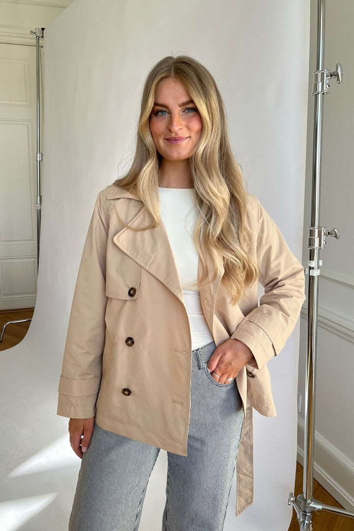 Rachel | Trench-coat court et chic