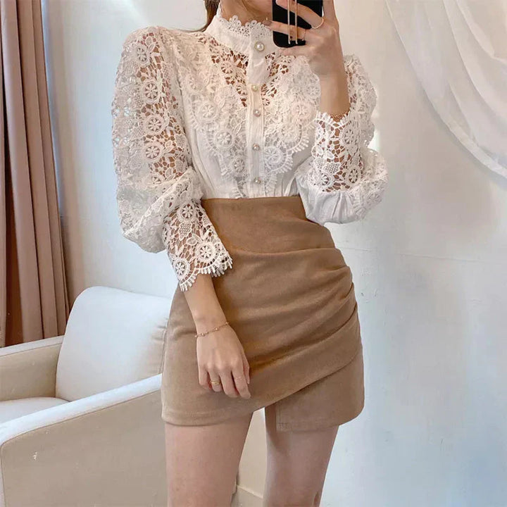 Blouse à col haut avec fleurs