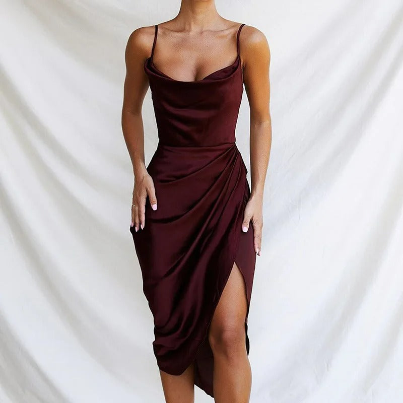 Robe en satin avec volants et bretelles fines