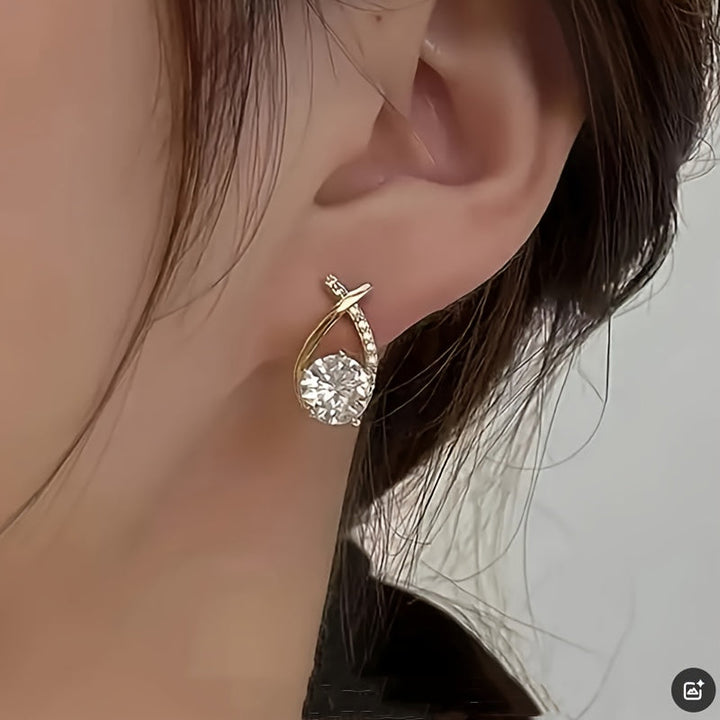 Boucles d'oreilles avec croix dorée et zirconium