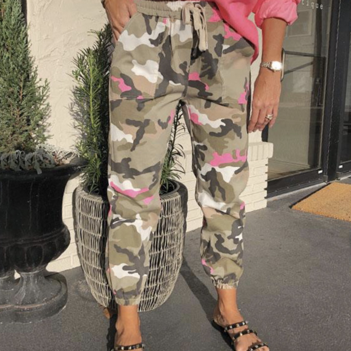 Myrsini - Pantalon camouflage femme élégant et confortable pour un look tendance