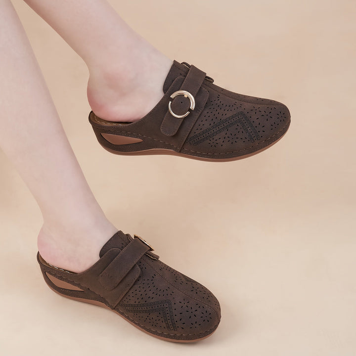 Annabel | Sandales de sport élégantes et confortables avec nez fermé et brides à boucles réglables de couleur unie