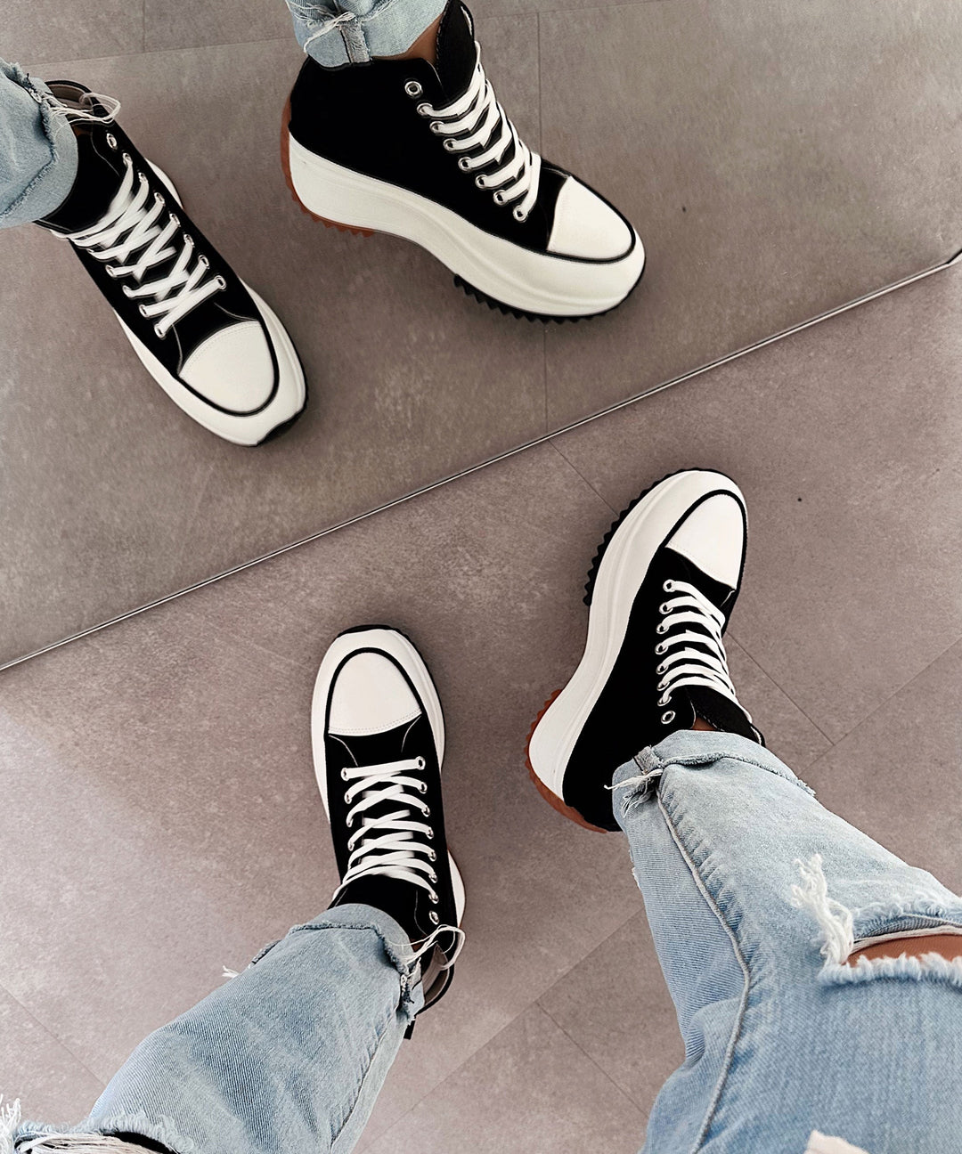 Adelia - Des baskets noires élégantes pour un look intemporel