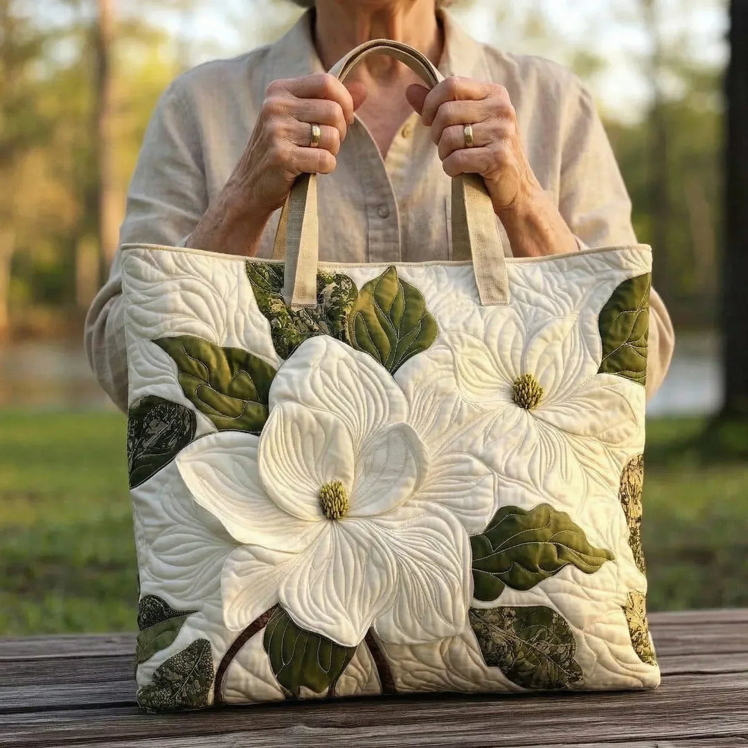 Sac fourre-tout matelassé artisanal - Lys blancs élégants
