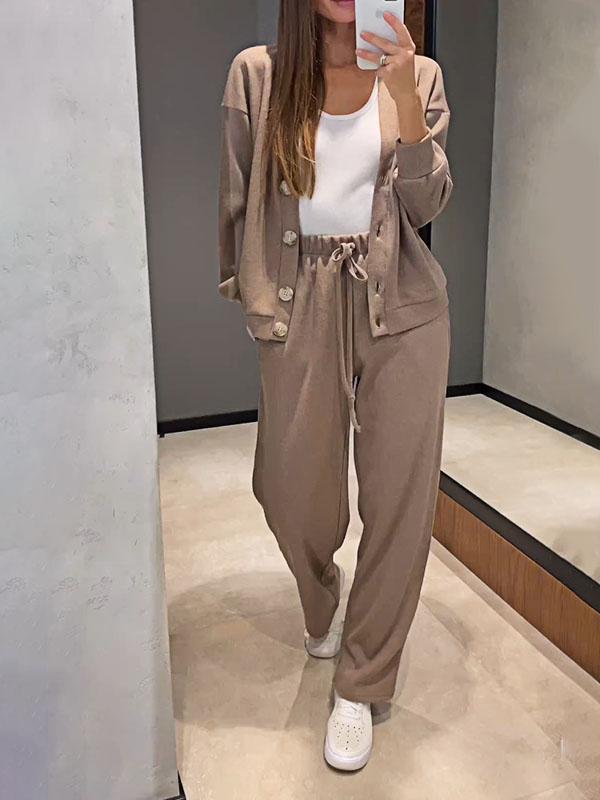 Ensemble deux pièces avec veste à boutons et pantalon